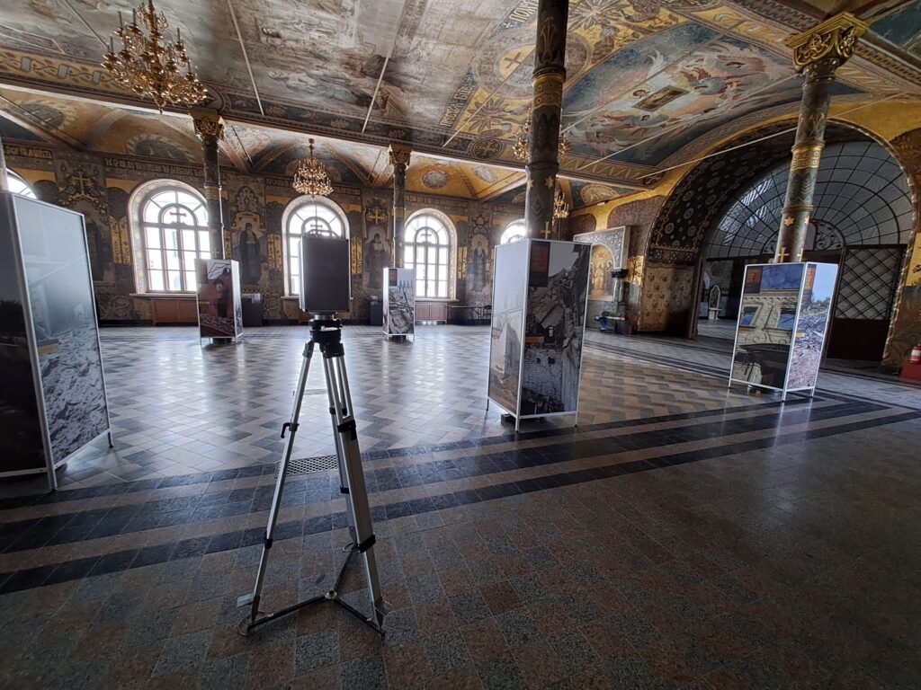 Chiesa dei Santi Antonio e Teodosio: stazione di scansione all'interno del refettorio